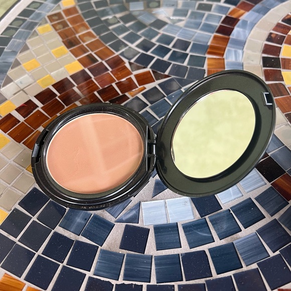 New Cover FX Pressed Mineral Foundation! P60 - Picture 3 of 7